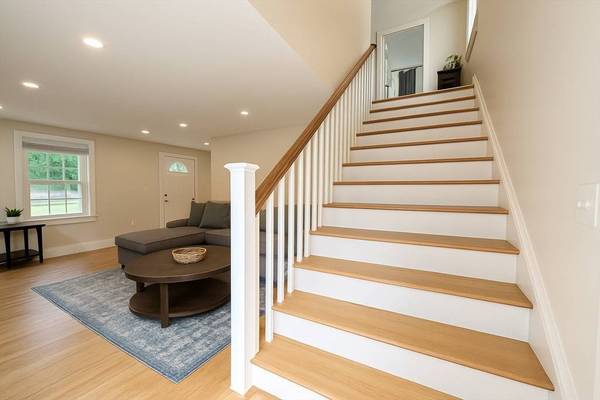 1 Windsor Ave, Natick, MA 01760