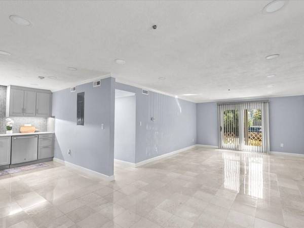 232 Canton St #104, Randolph, MA 02368