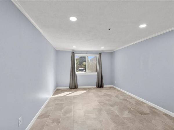 232 Canton St #104, Randolph, MA 02368