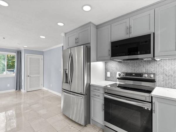 232 Canton St #104, Randolph, MA 02368