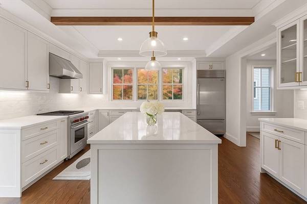 48 Graystone Lane, Natick, MA 01760