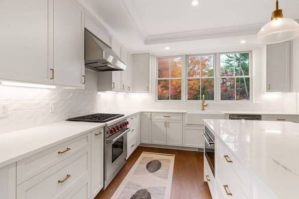 48 Graystone Lane, Natick, MA 01760