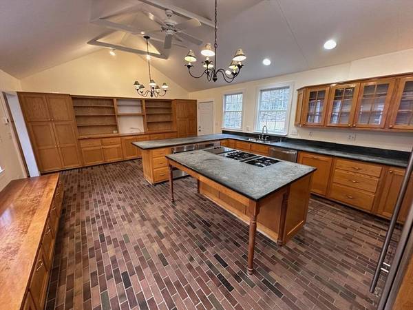 333 Dedham Street, Dover, MA 02030