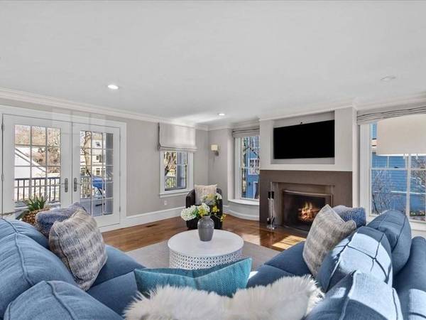 8 Tennyson Road, Wellesley, MA 02481