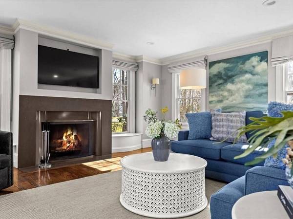 8 Tennyson Road, Wellesley, MA 02481