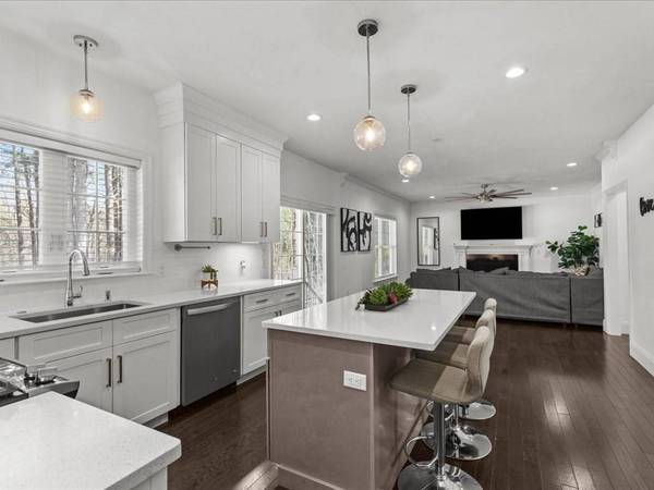 5 Greenbriar Lane, Bellingham, MA 02019