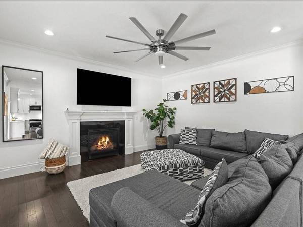 5 Greenbriar Lane, Bellingham, MA 02019