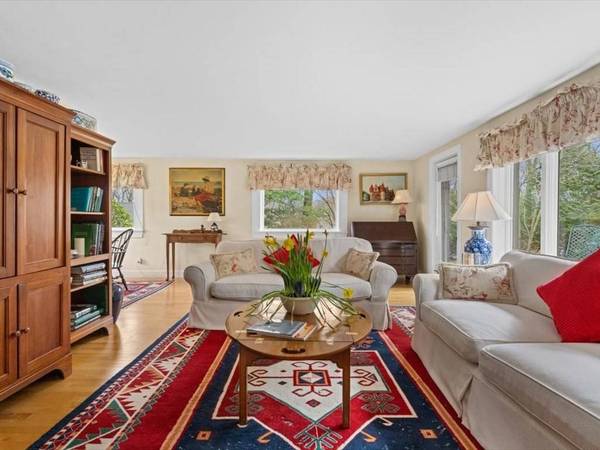 36 Kimlo Road, Wellesley, MA 02481