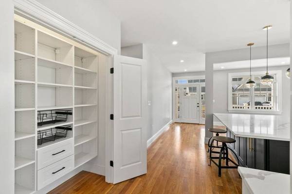 9 Adams Lane #9, Sherborn, MA 01770