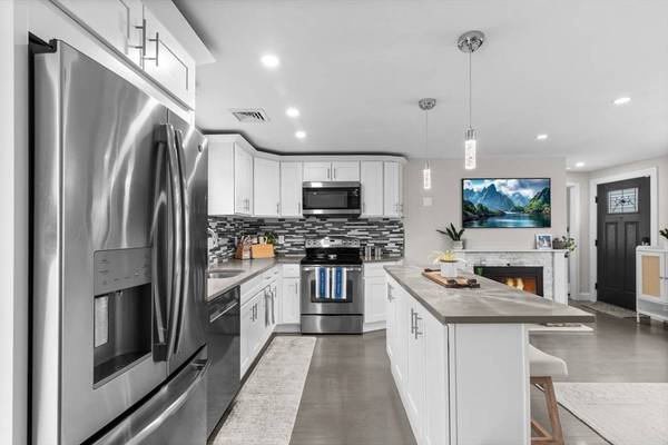 6 Janice Road, Stoughton, MA 02072