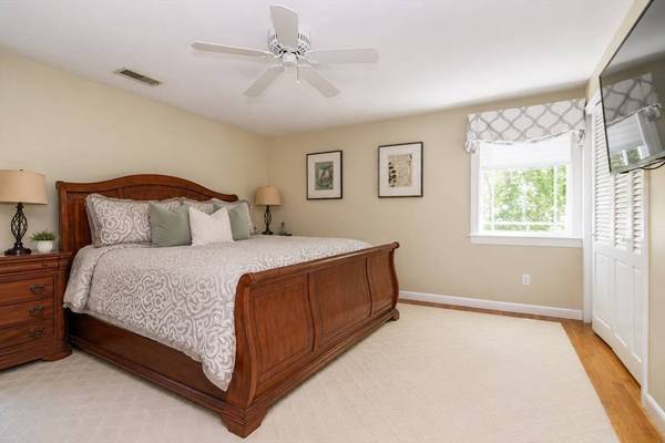 13 Aqueduct Rd, Natick, MA 01760