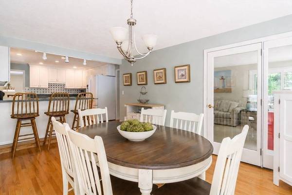 13 Aqueduct Rd, Natick, MA 01760