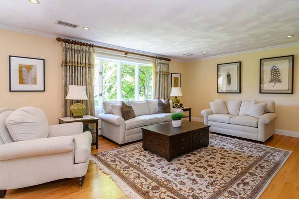 13 Aqueduct Rd, Natick, MA 01760