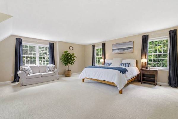 14 Greystone Lane, Hopkinton, MA 01748