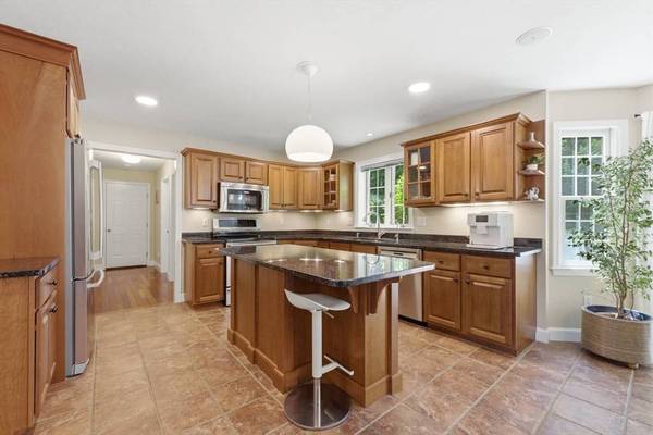 14 Greystone Lane, Hopkinton, MA 01748