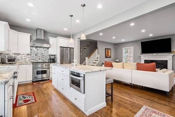 26 Redwing Road, Wellesley, MA 02481
