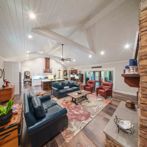 Altamont, TN 37301,303 N Lake Dr