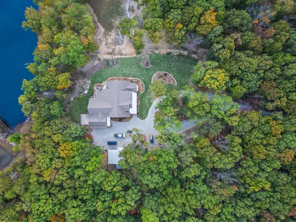 303 N Lake Dr, Altamont, TN 37301