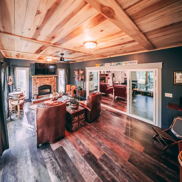 303 N Lake Dr, Altamont, TN 37301