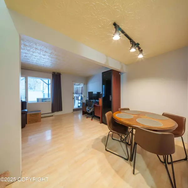 10529 Boysen Berry PL, Anchorage, AK 99515