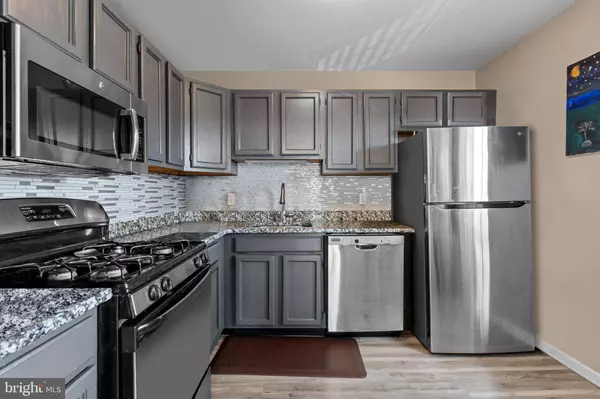 2404 BROOKHAVEN DR #330, Yardley, PA 19067