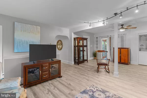 352 CONCORD RD, Glen Mills, PA 19342