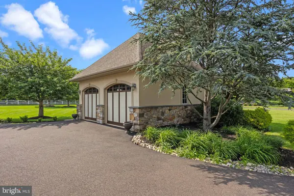 2 ALDANS WAY, Newtown, PA 18940