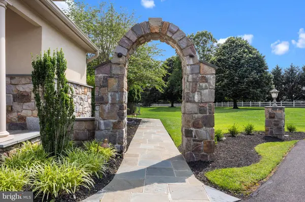 2 ALDANS WAY, Newtown, PA 18940