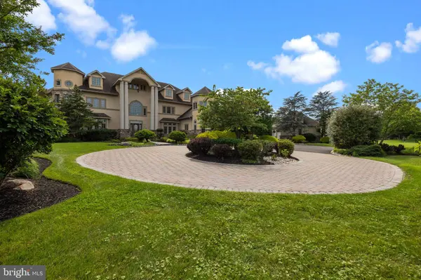 2 ALDANS WAY, Newtown, PA 18940