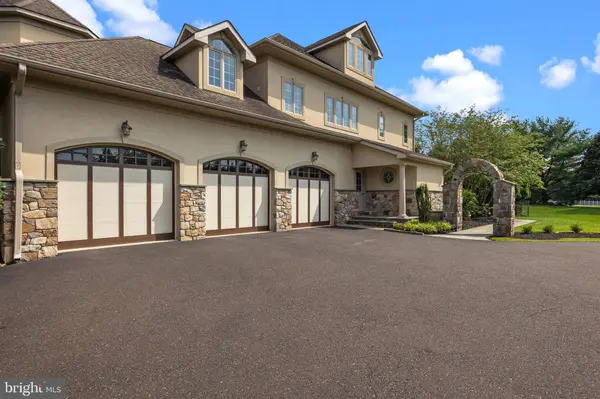 2 ALDANS WAY, Newtown, PA 18940