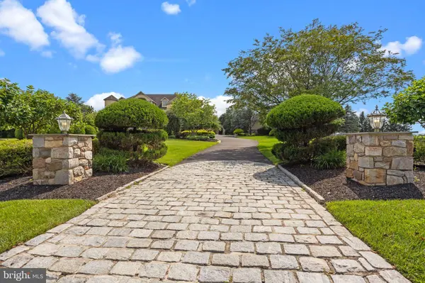 2 ALDANS WAY, Newtown, PA 18940