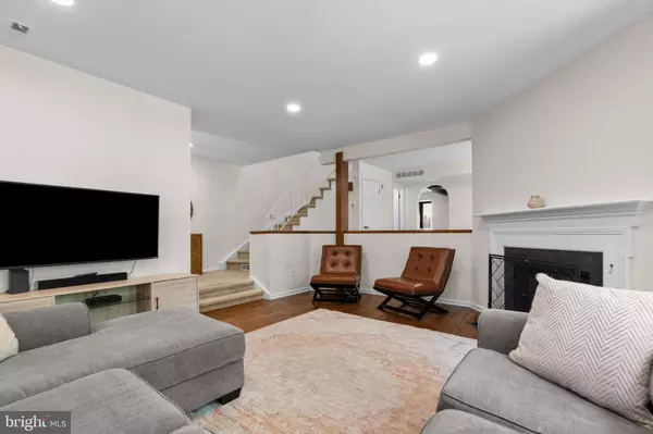 2 FARMINGTON PL, Newtown, PA 18940