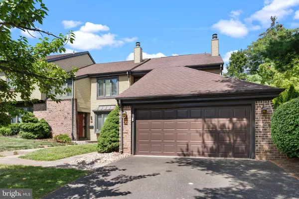 2 FARMINGTON PL, Newtown, PA 18940