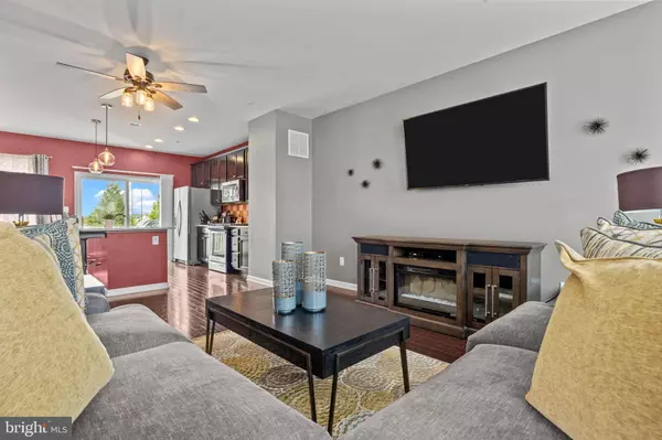 2302 MACIS CIR, Warrington, PA 18976