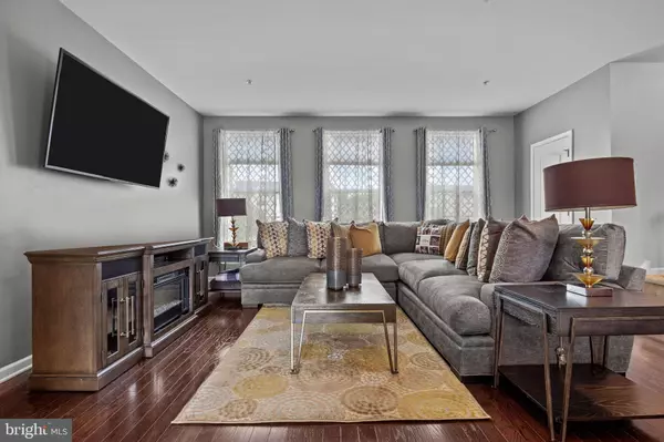 2302 MACIS CIR, Warrington, PA 18976