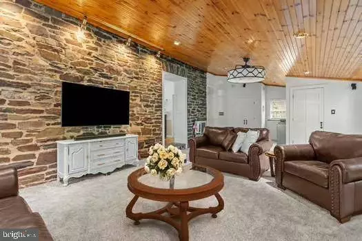 109 LONGSHORE AVE, Yardley, PA 19067