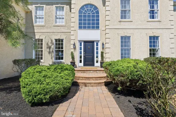 2 ROSSITER CIR, New Hope, PA 18938