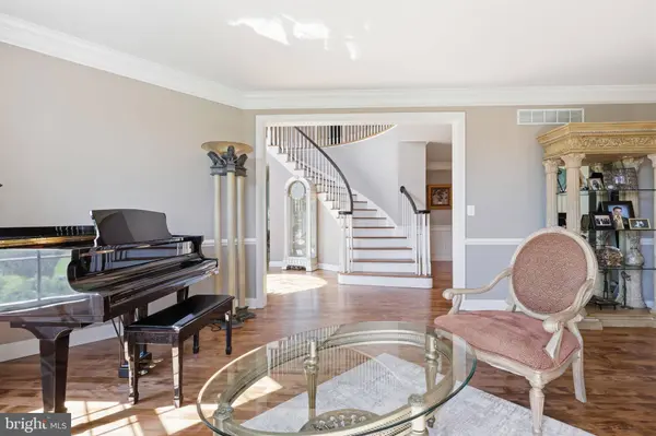 2 ROSSITER CIR, New Hope, PA 18938