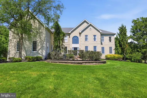 2 ROSSITER CIR, New Hope, PA 18938