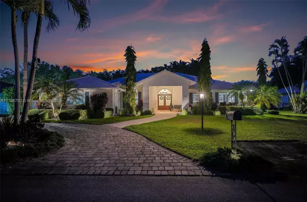 7361 SW 165th St, Palmetto Bay, FL 33157