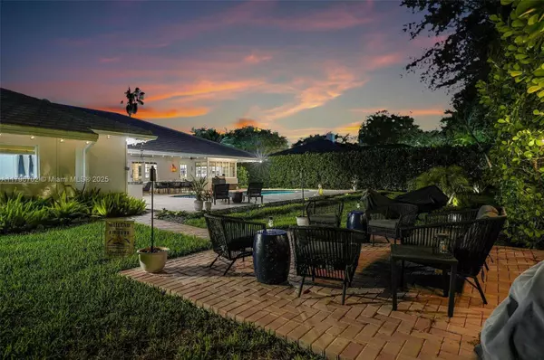 7361 SW 165th St, Palmetto Bay, FL 33157