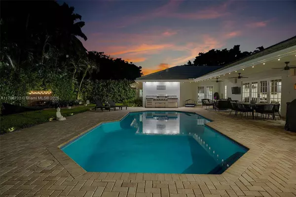 7361 SW 165th St, Palmetto Bay, FL 33157