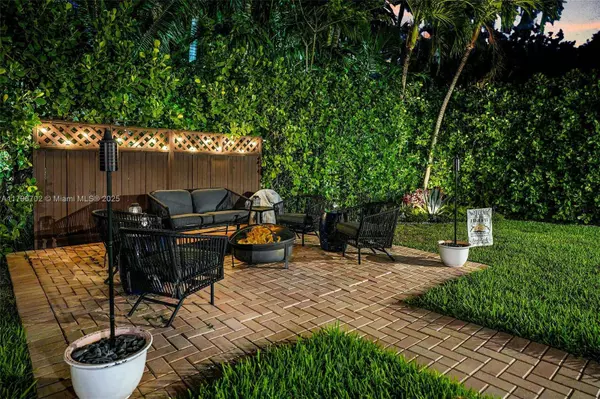 7361 SW 165th St, Palmetto Bay, FL 33157