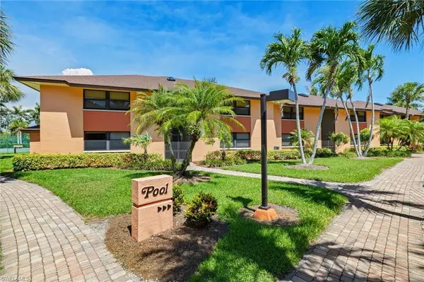 1512 Mainsail DR #10, Naples, FL 34114