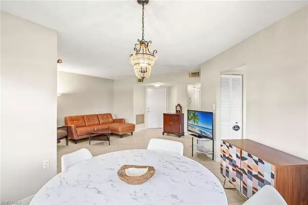 1512 Mainsail DR #10, Naples, FL 34114