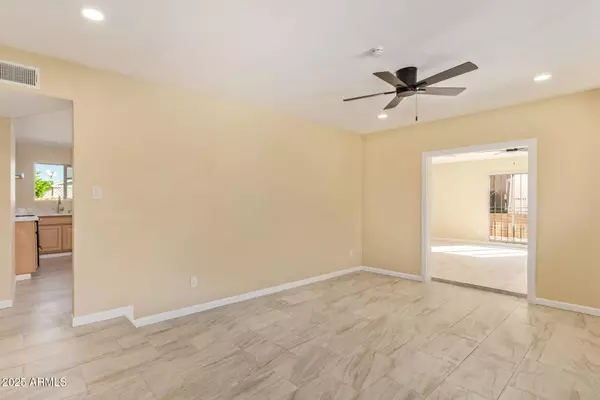 7334 W BETHANY HOME Road, Glendale, AZ 85303