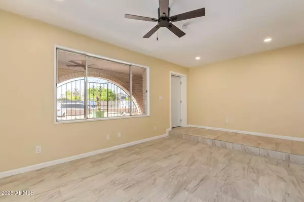 7334 W BETHANY HOME Road, Glendale, AZ 85303