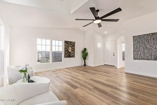 49039 N 24TH Avenue, New River, AZ 85087