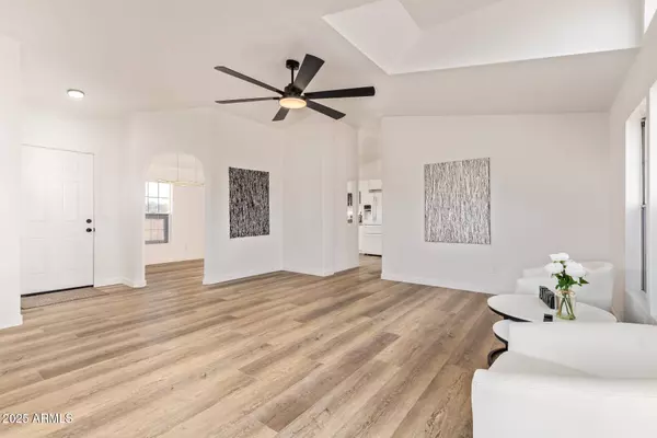 49039 N 24TH Avenue, New River, AZ 85087