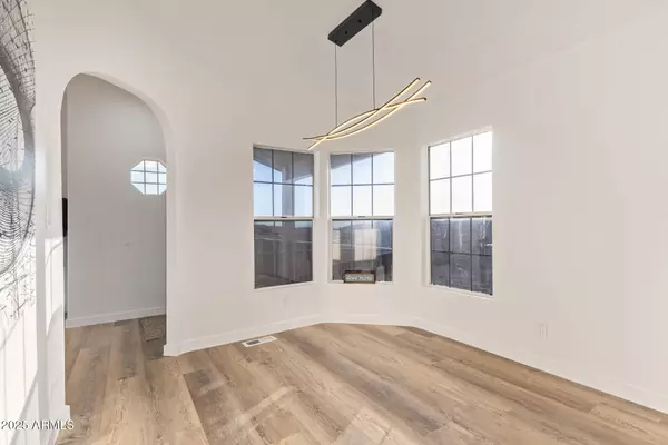 49039 N 24TH Avenue, New River, AZ 85087